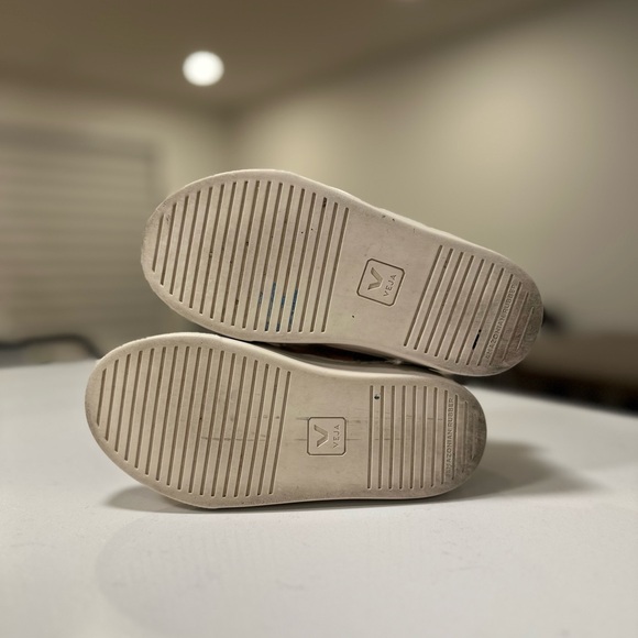 Veja v10 mid shoes kids size 11 - Picture 5 of 5